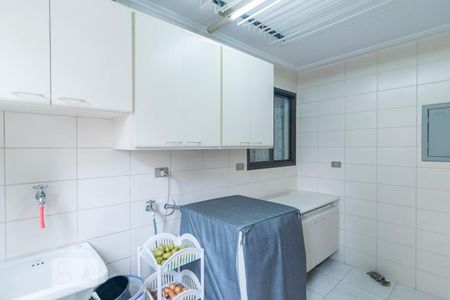 Apartamento à venda com 140m², 4 quartos e 2 vagas Apartamento à venda com 140m², 4 quartos e 2 vagasÁrea de Serviço