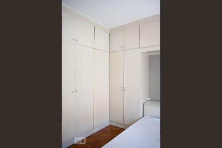 Quarto de apartamento à venda com 1 quarto, 75m² em Centro Histórico, Porto Alegre