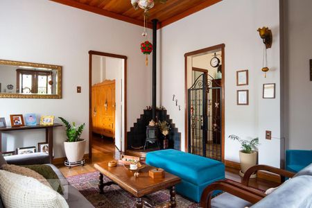 Sala de casa à venda com 5 quartos, 212m² em Teresópolis, Porto Alegre