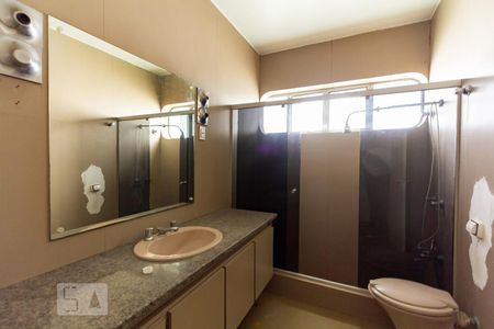 Casa para alugar com 500m², 4 quartos e 5 vagas Casa para alugar com 500m², 4 quartos e 5 vagasBanheiro 2