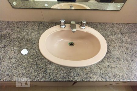 Casa para alugar com 500m², 4 quartos e 5 vagas Casa para alugar com 500m², 4 quartos e 5 vagasBanheiro 2