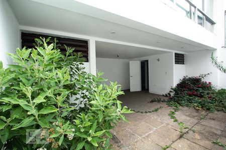 Casa para alugar com 500m², 4 quartos e 5 vagas Casa para alugar com 500m², 4 quartos e 5 vagasEdícula