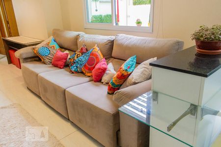 Sofá de apartamento para alugar com 2 quartos, 60m² em Vila Curuçá, Santo André