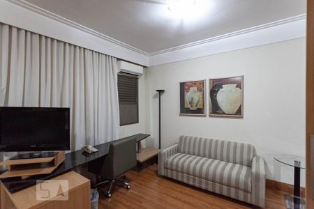 Sala/Quarto de apartamento para alugar com 1 quarto, 33m² em Lourdes, Belo Horizonte