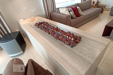 Detalhe sala - Lareira de casa de condomínio à venda com 5 quartos, 500m² em Alphaville Residencial Dois, Barueri