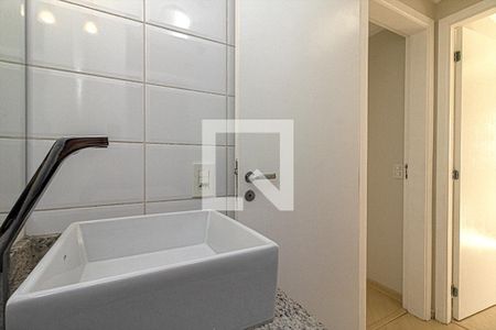 banheiro social_4 de apartamento para alugar com 2 quartos, 53m² em Vila Vera, São Paulo