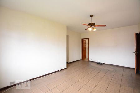 Sala de apartamento para alugar com 3 quartos, 105m² em Ramos, Rio de Janeiro