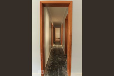 Corredor de apartamento para alugar com 3 quartos, 120m² em Bela Vista, Porto Alegre