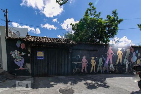 Casa para alugar com 260m², 6 quartos e 8 vagas Casa para alugar com 260m², 6 quartos e 8 vagasFachada