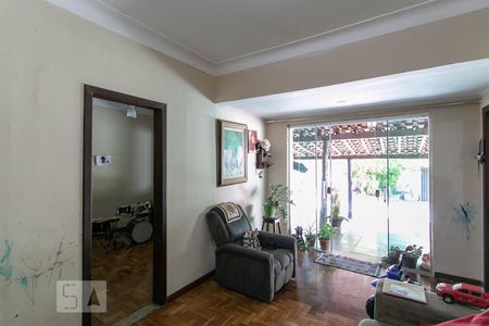 Sala de casa para alugar com 6 quartos, 260m² em Glória, Belo Horizonte