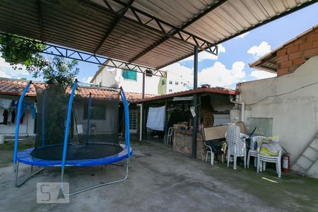 Casa para alugar com 260m², 6 quartos e 8 vagas Casa para alugar com 260m², 6 quartos e 8 vagasQuintal