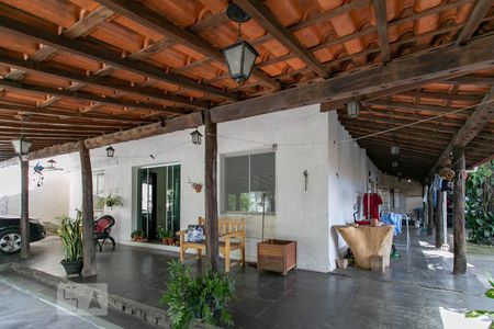 Casa para alugar com 260m², 6 quartos e 8 vagas Casa para alugar com 260m², 6 quartos e 8 vagasFachada