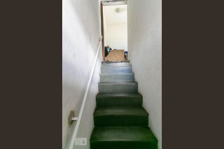 Casa para alugar com 260m², 6 quartos e 8 vagas Casa para alugar com 260m², 6 quartos e 8 vagasEscada