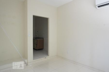 Sala/Quarto de kitnet/studio à venda com 1 quarto, 25m² em Centro Histórico, Porto Alegre
