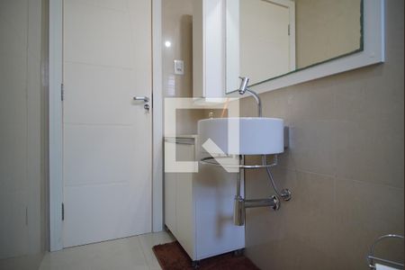 Banheiro de apartamento para alugar com 1 quarto, 42m² em Passo da Areia, Porto Alegre