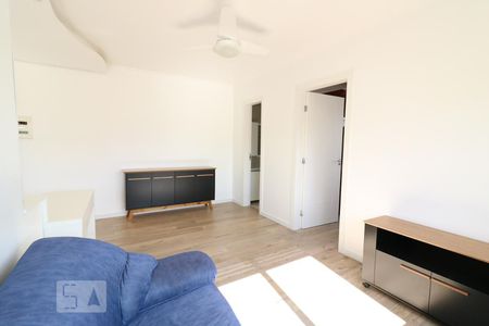 Sala de apartamento para alugar com 1 quarto, 42m² em Passo da Areia, Porto Alegre