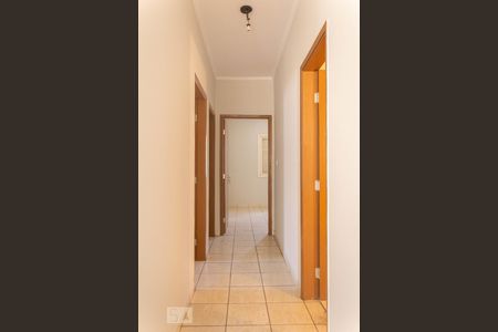 Corredor de apartamento para alugar com 2 quartos, 70m² em Jardim Cidália, São Paulo