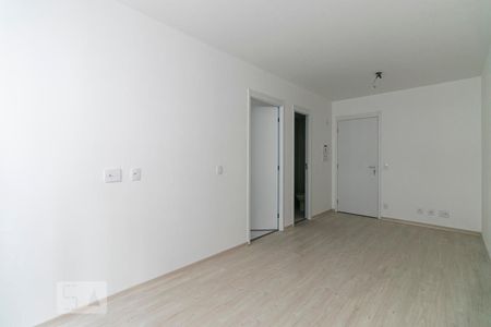 Sala / Dormitório de kitnet/studio à venda com 1 quarto, 38m² em Brás, São Paulo