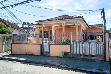 Casa para alugar com 300m², 3 quartos e 3 vagas Casa para alugar com 300m², 3 quartos e 3 vagasFachada