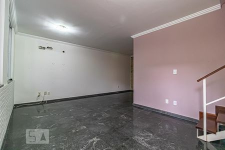 Sala de casa para alugar com 4 quartos, 120m² em Taquara, Rio de Janeiro