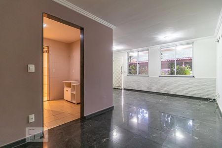 Sala de casa para alugar com 4 quartos, 120m² em Taquara, Rio de Janeiro