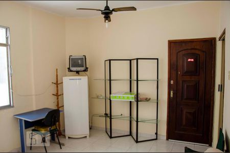 Sala/Quarto de apartamento para alugar com 1 quarto, 27m² em Centro, Rio de Janeiro