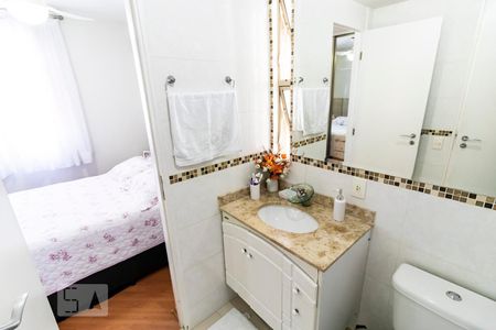 Banheiro social (Com acesso para o Quarto 3) de apartamento para alugar com 3 quartos, 63m² em Vila Vera, São Paulo