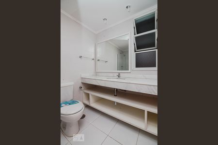 Banheiro de apartamento para alugar com 1 quarto, 45m² em Bela Vista, Porto Alegre