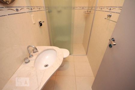 Banheiro 1 de apartamento para alugar com 3 quartos, 122m² em Higienópolis, São Paulo