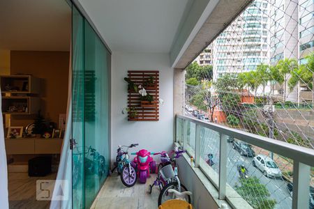 Sala Dois Ambientes de apartamento à venda com 4 quartos, 178m² em Santo Antônio, Belo Horizonte