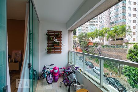 Sala Dois Ambientes de apartamento à venda com 4 quartos, 178m² em Santo Antônio, Belo Horizonte