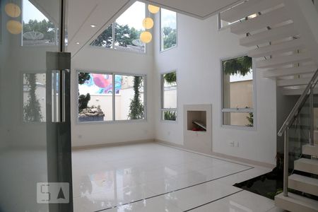 Sala  de casa de condomínio à venda com 4 quartos, 250m² em Residencial Morumbi, São Paulo