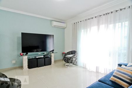 Sala de casa à venda com 4 quartos, 147m² em Vila Romero, São Paulo