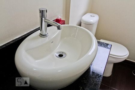 Lavabo de casa à venda com 4 quartos, 147m² em Vila Romero, São Paulo