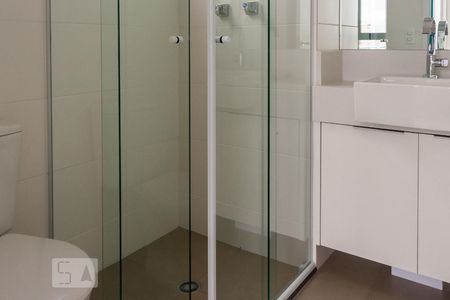 Banheiro de kitnet/studio para alugar com 1 quarto, 26m² em Mirandópolis, São Paulo