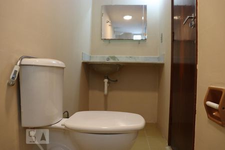 Banheiro da Suíte de apartamento para alugar com 1 quarto, 38m² em Setor Leste Universitário, Goiânia