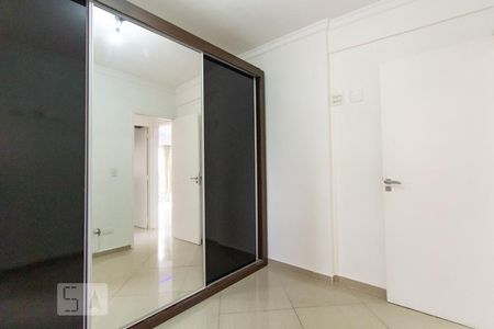 Quarto 1 de apartamento para alugar com 2 quartos, 55m² em Vila Santana, São Paulo