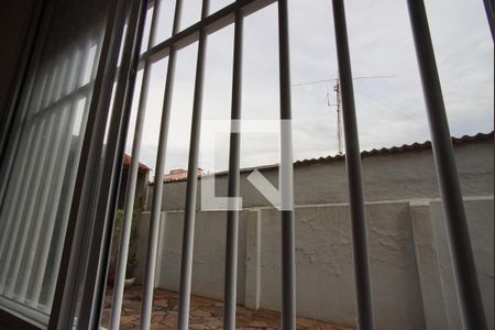 Sala - Vista de apartamento para alugar com 2 quartos, 80m² em Santa Maria Goretti, Porto Alegre