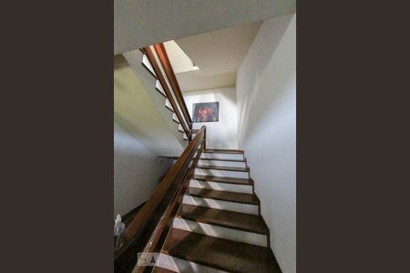 Escada de casa de condomínio à venda com 4 quartos, 520m² em Vila D’el Rey, Nova Lima