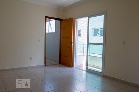 Sala de apartamento para alugar com 2 quartos, 58m² em Santa Mônica, Uberlândia