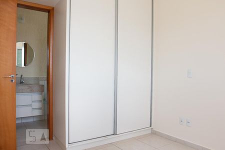 Suíte 1 de apartamento para alugar com 2 quartos, 58m² em Santa Mônica, Uberlândia