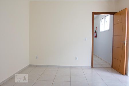 Sala de apartamento para alugar com 2 quartos, 58m² em Santa Mônica, Uberlândia