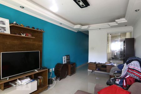 Sala de casa à venda com 3 quartos, 120m² em Vila Carmosina, São Paulo