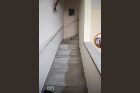 escada acesso dormitorios de casa à venda com 2 quartos, 115m² em Parque Mandaqui, São Paulo