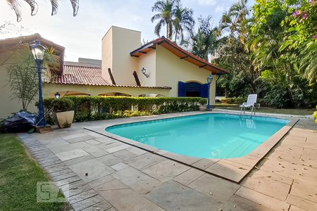 Casa para alugar com 380m², 3 quartos e 5 vagas Casa para alugar com 380m², 3 quartos e 5 vagasQuintal com piscina