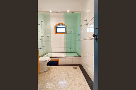 Casa para alugar com 380m², 3 quartos e 5 vagas Casa para alugar com 380m², 3 quartos e 5 vagasBanheiro suíte