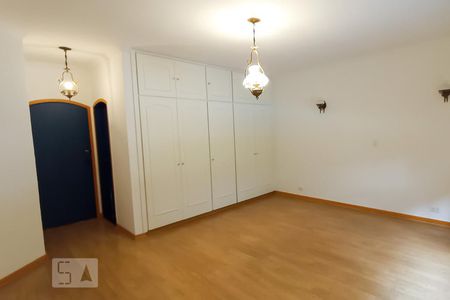 Casa para alugar com 380m², 3 quartos e 5 vagas Casa para alugar com 380m², 3 quartos e 5 vagasSuíte