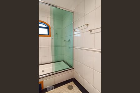 Casa para alugar com 380m², 3 quartos e 5 vagas Casa para alugar com 380m², 3 quartos e 5 vagasBanheiro suíte