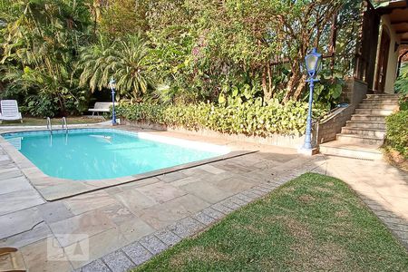 Casa para alugar com 380m², 3 quartos e 5 vagas Casa para alugar com 380m², 3 quartos e 5 vagasQuintal com piscina