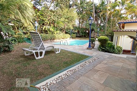 Casa para alugar com 380m², 3 quartos e 5 vagas Casa para alugar com 380m², 3 quartos e 5 vagasQuintal com piscina